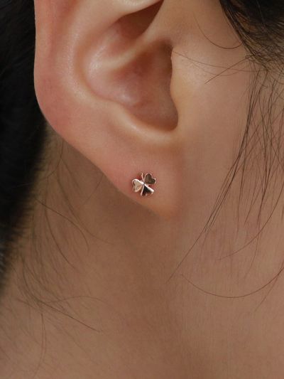 Less is more 14K Gold Clover Earring / Piercing