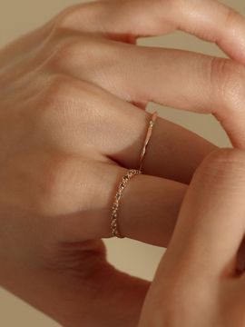 Less is more 14K Gold Cognac Diamond Beve Ring