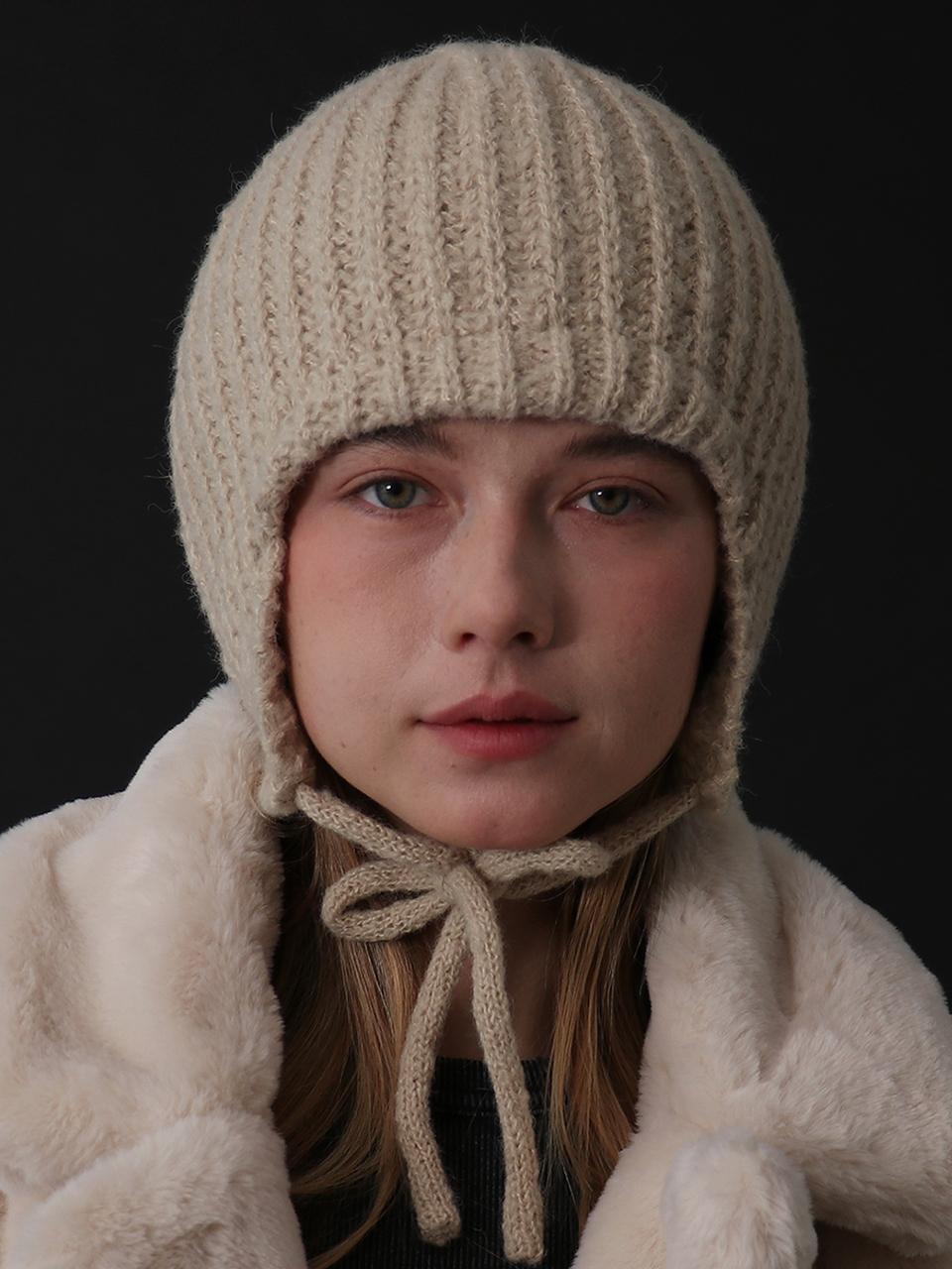 Less is more BO Earflap Hat