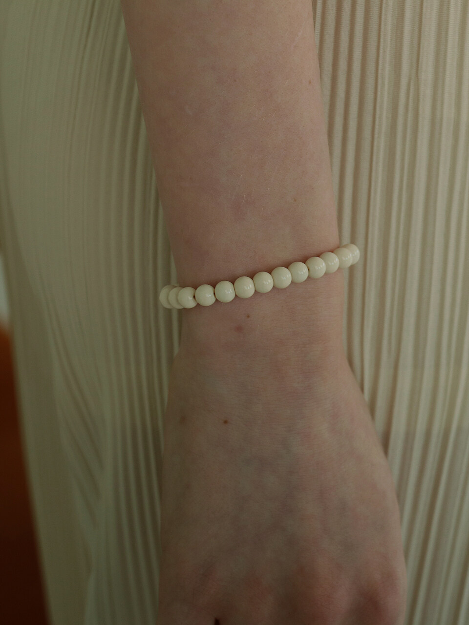 Less is more Cream Ball Bracelet