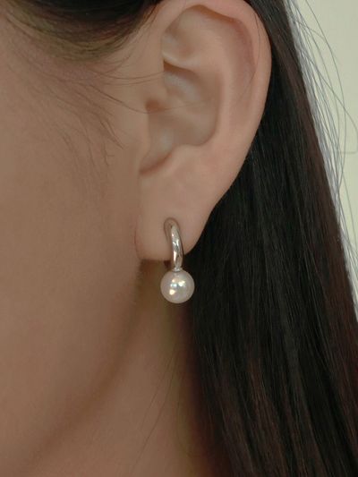 Less is more Hoop Pearl Earring