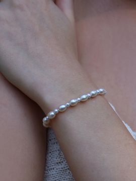 Less is more Oval Pearl Bracelet