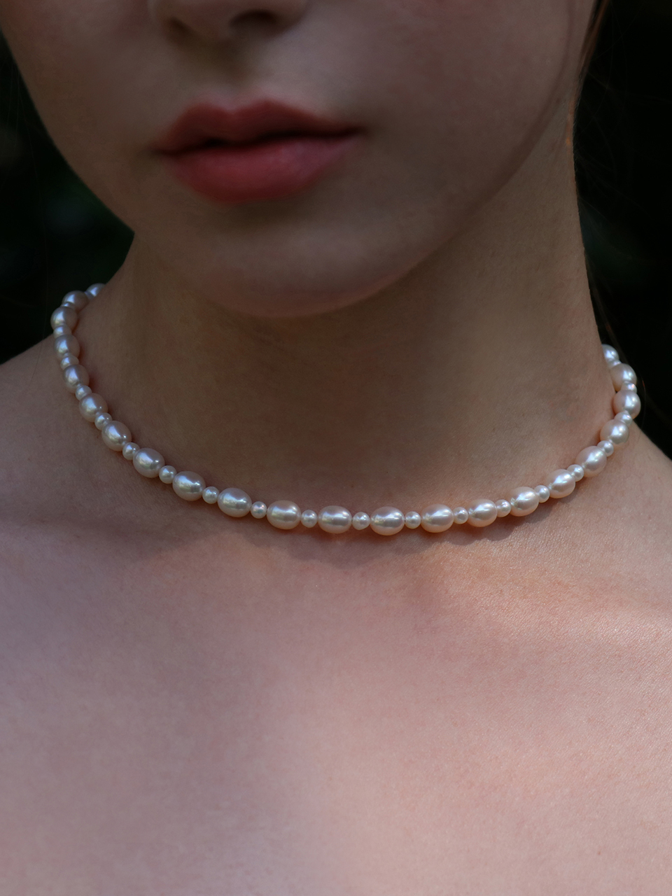 Less is more Oval Pearl Necklace