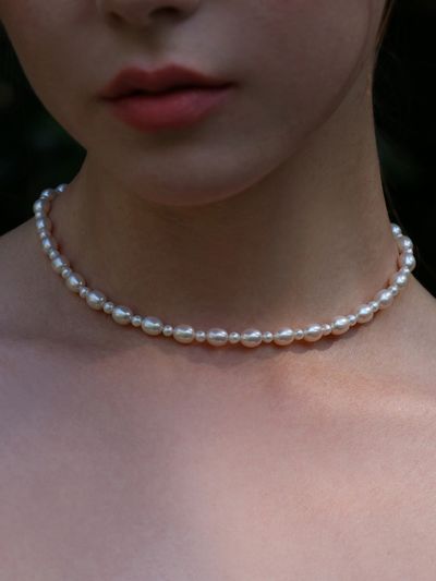 Less is more Oval Pearl Necklace