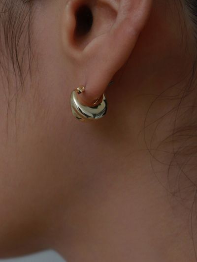 Less is more Oval Volume Earring