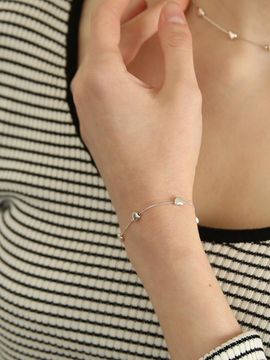 Less is more Silver Heart Connection Bracelet