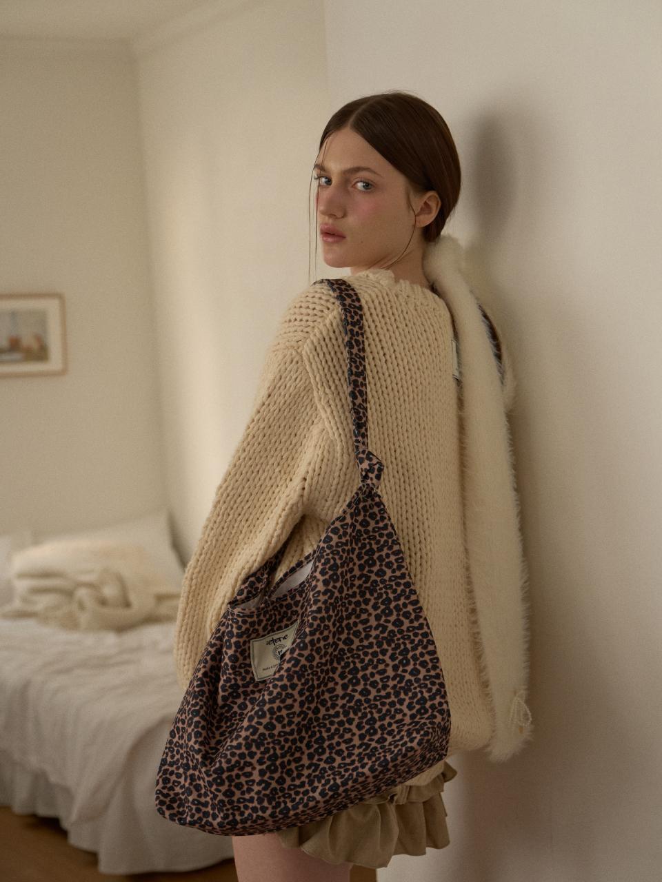 leterie Cotton Leopard Print Logo Patch Shoulder Bag_2COLOR