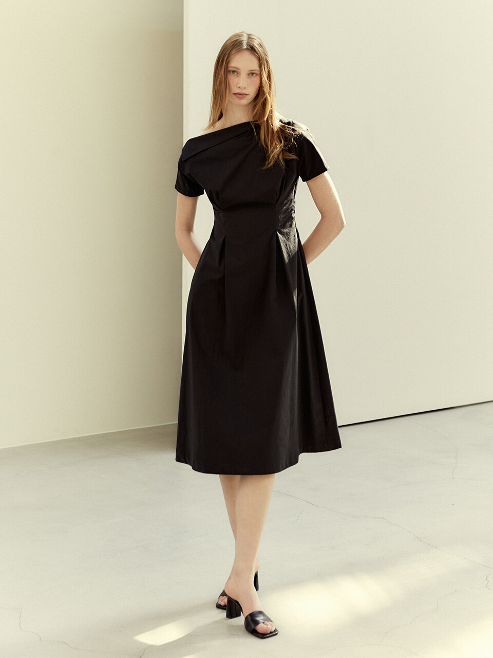 LETQSTUDIO One Shoulder Draped Dress_Black
