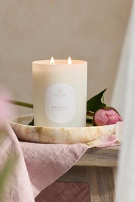 Linnea Candle, Petals