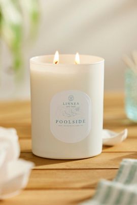 Linnea Candle, Poolside