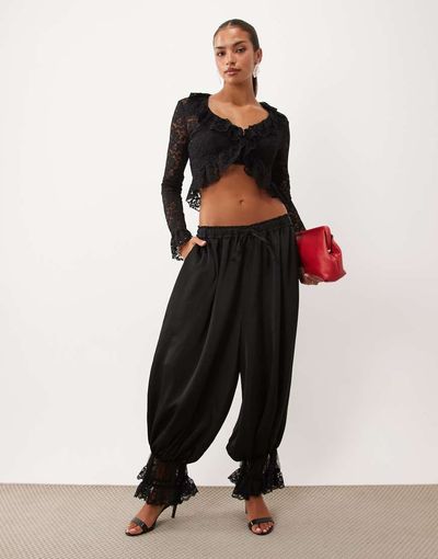 Lioness Lioness balloon pant with lace hem set in black