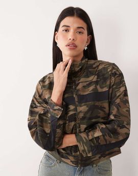 Lioness Lioness Essential funnel neck windbreaker jacket in camo-Green