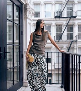 Lioness Lioness exclusive Horseshoe barrel leg jeans in mono zebra print-Multi