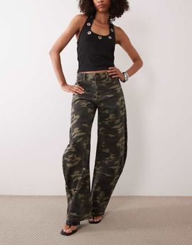 Lioness Lioness Horseshoe barrel leg jeans in camo-Multi