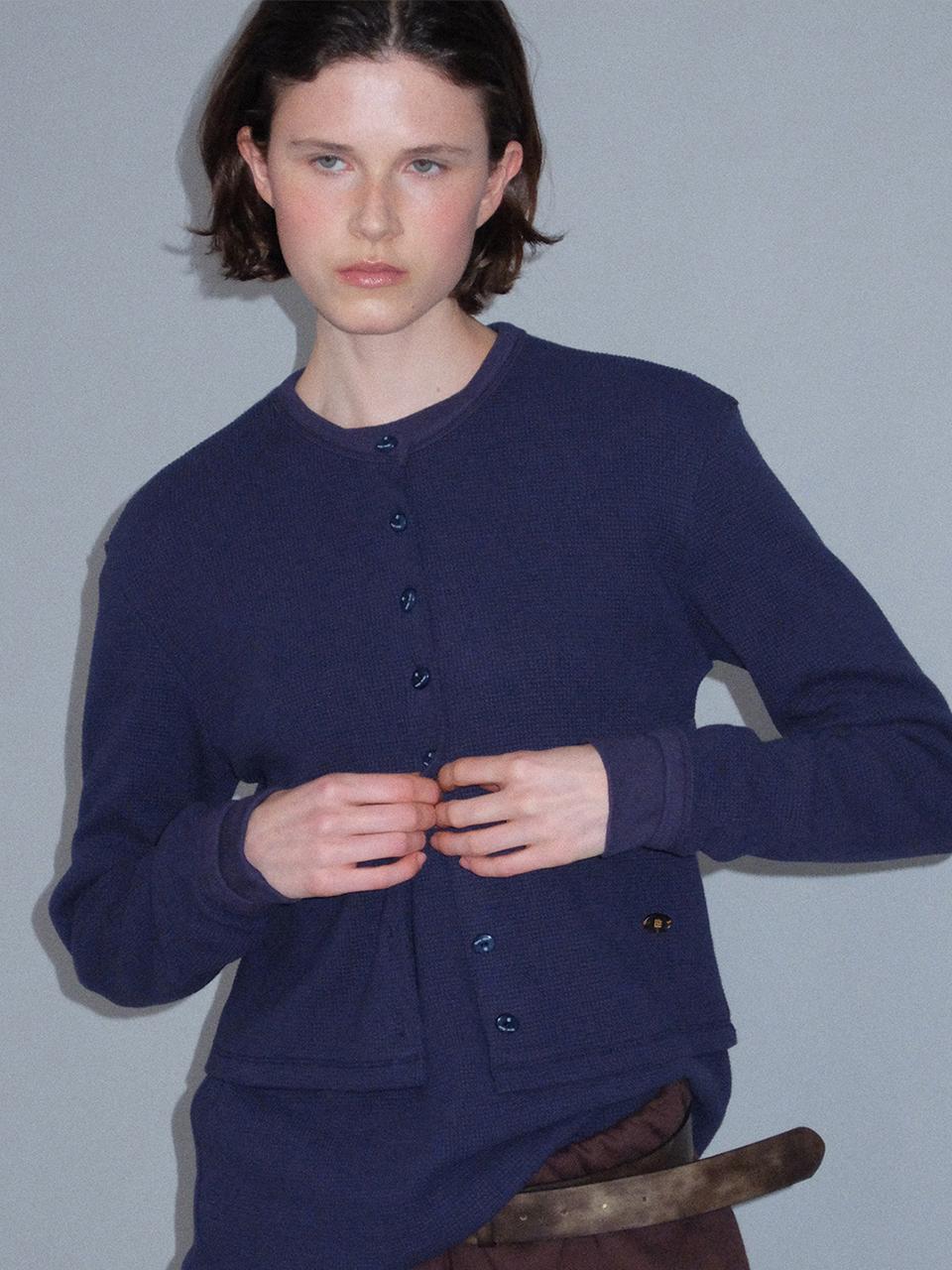 LLLDESIGNSTUDIO LLL 90S CLASSIC WAFFLE CARDIGAN_NAVY BLUE