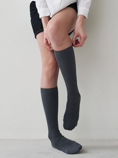 LOEIL Basic Cotton Keen Socks_ Charcoal