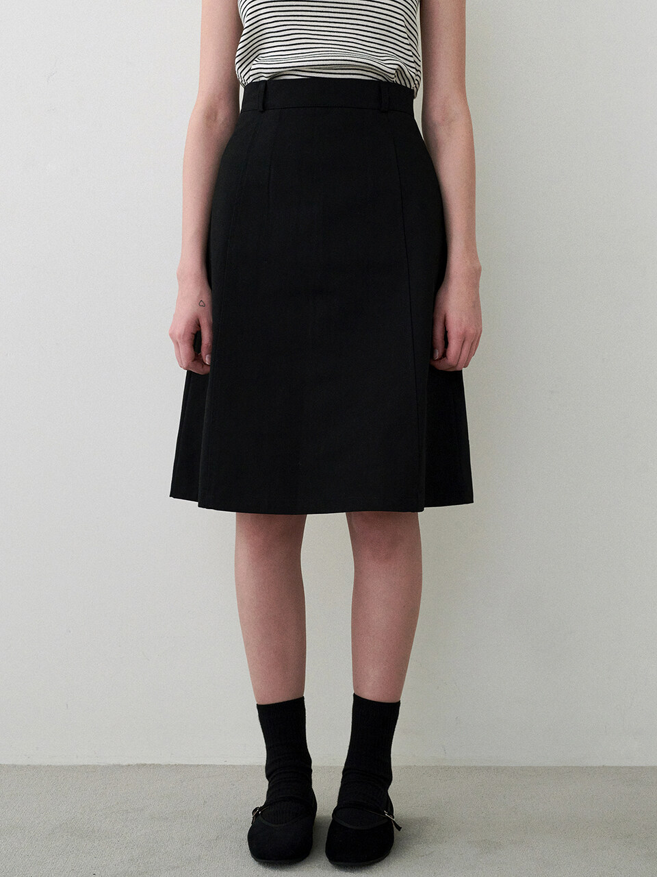 LOEIL Basic Midi Skirt _ Black