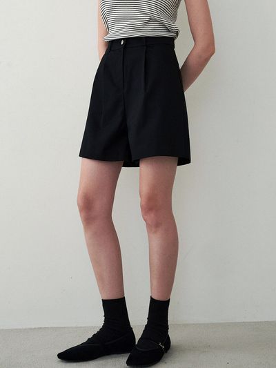 LOEIL Classic Pin-tuck Bermuda Pants _ Black