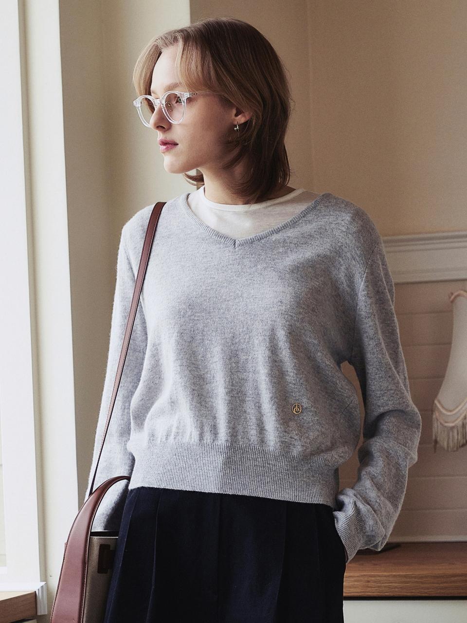 LOEIL Fine Wool V-neck Knit Pullover - Melange Gray