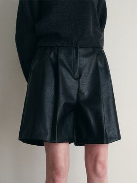 LOEIL Leather Pintuck Half Pants - Black