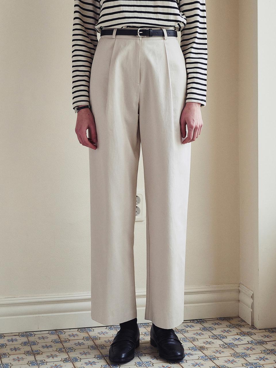 LOEIL Light Semi-Wide Cotton Pants - Beige