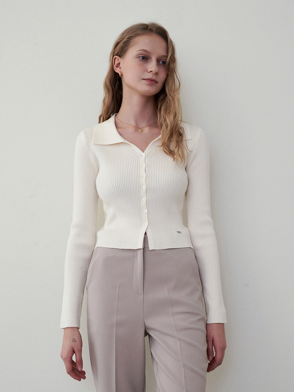 LOEIL Ribbed Collar Slim Cardigan _ Cream