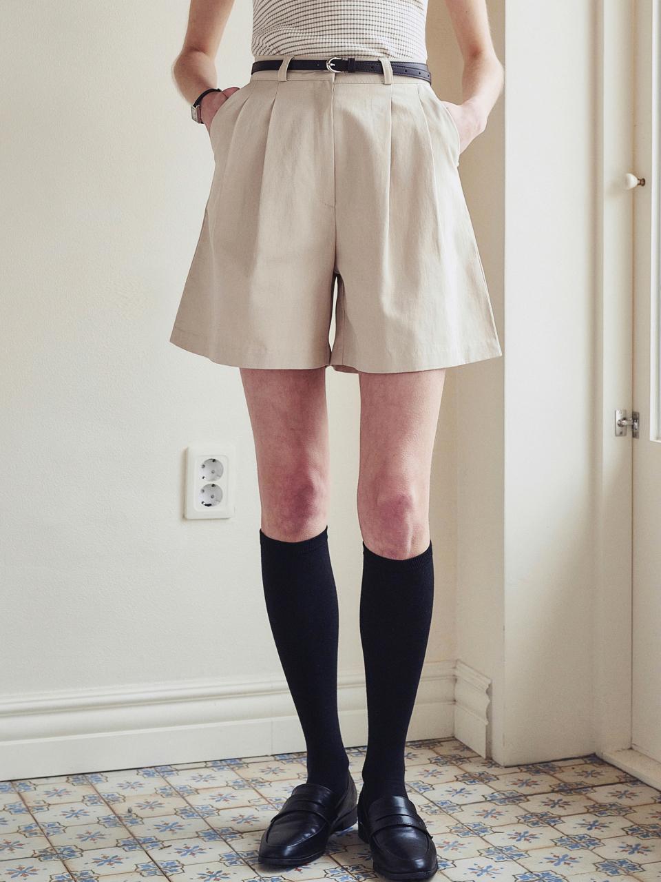 LOEIL Soft Cotton Two Pleat Pants - Beige