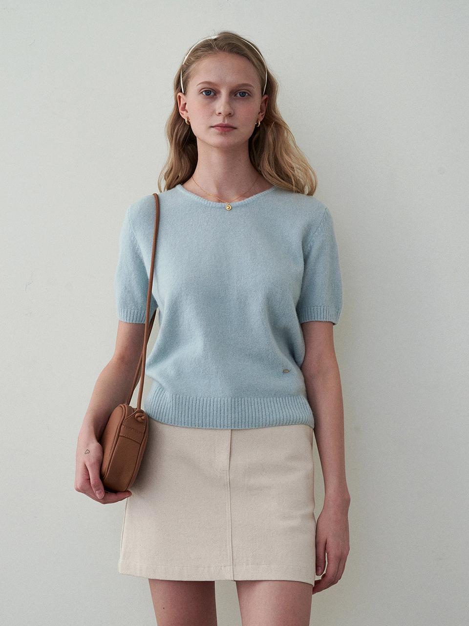 LOEIL Soft U-Neck Pullover - Light Mint