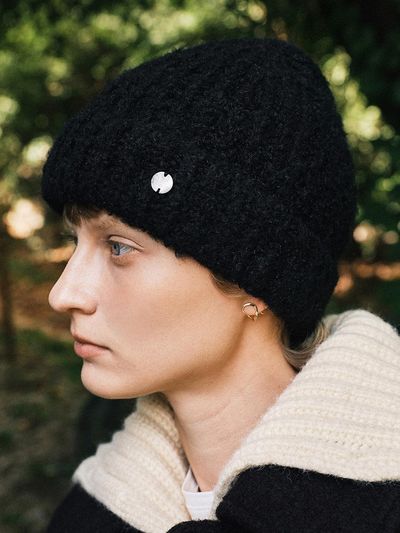 LOEIL Soft wool knit beanie - black