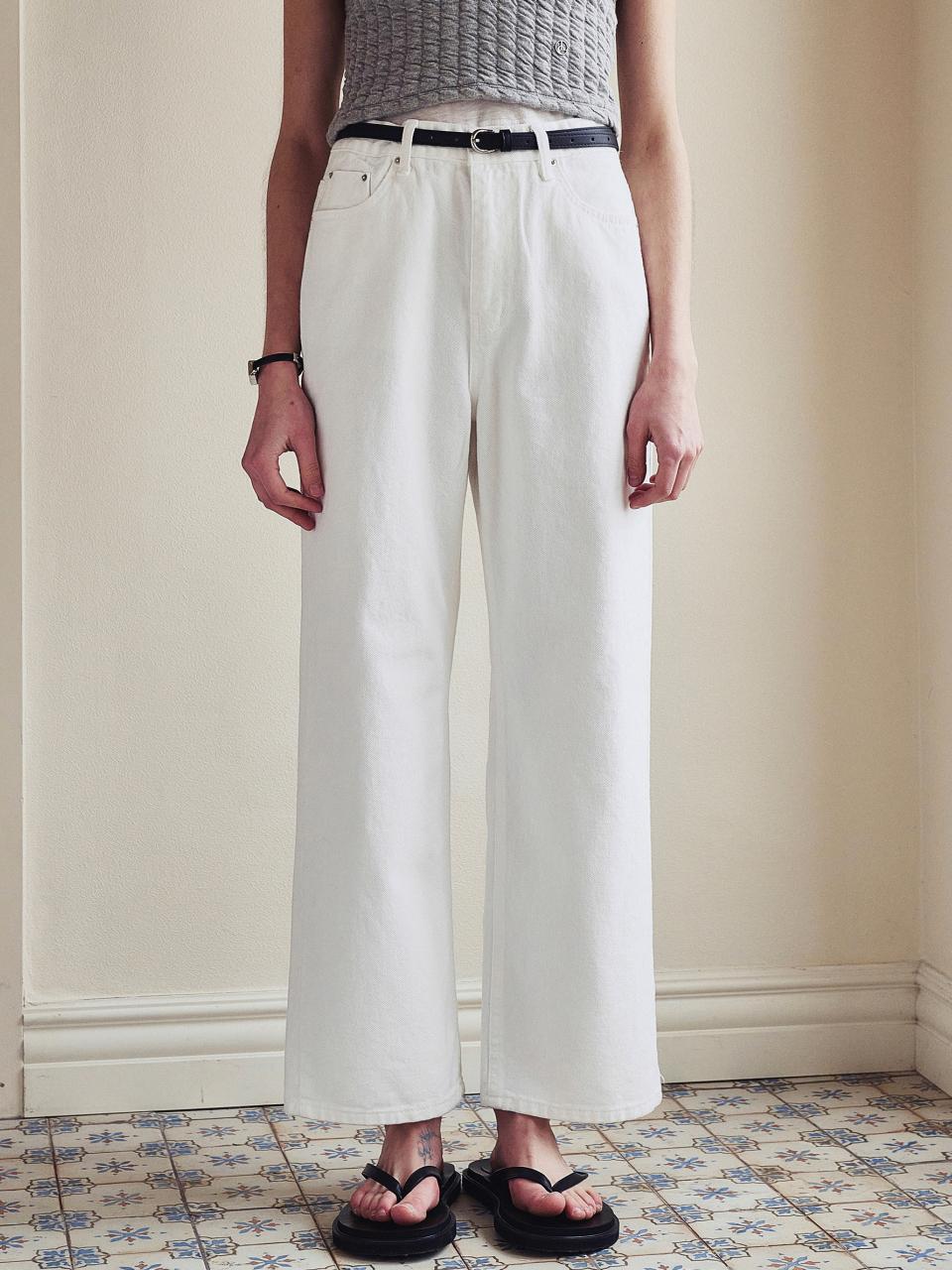 LOEIL Standard Fit White Denim Pants - White