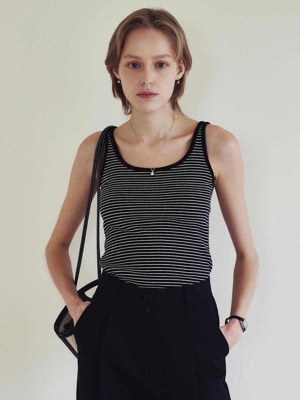 LOEIL Stripe Ribbed Sleeveless - Black