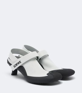 Loewe Loewe Dive Slingback leather pumps