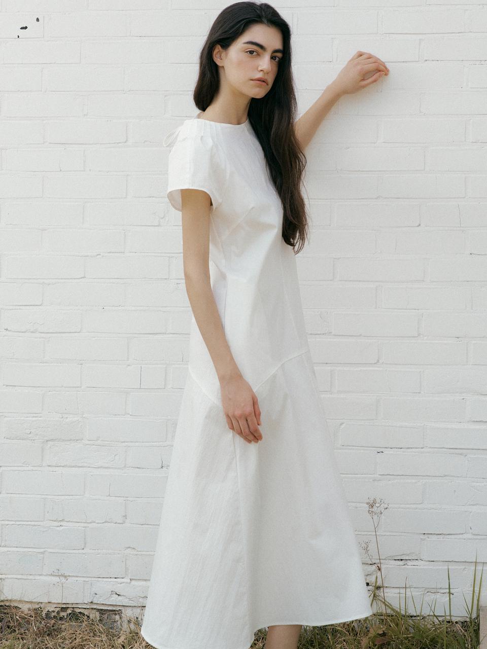 L’oiE Back Ribbon Drop Shoulder Dress_White