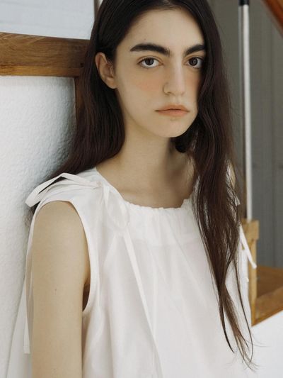 L’oiE Shoulder Strap Sleeveless Blouse_White