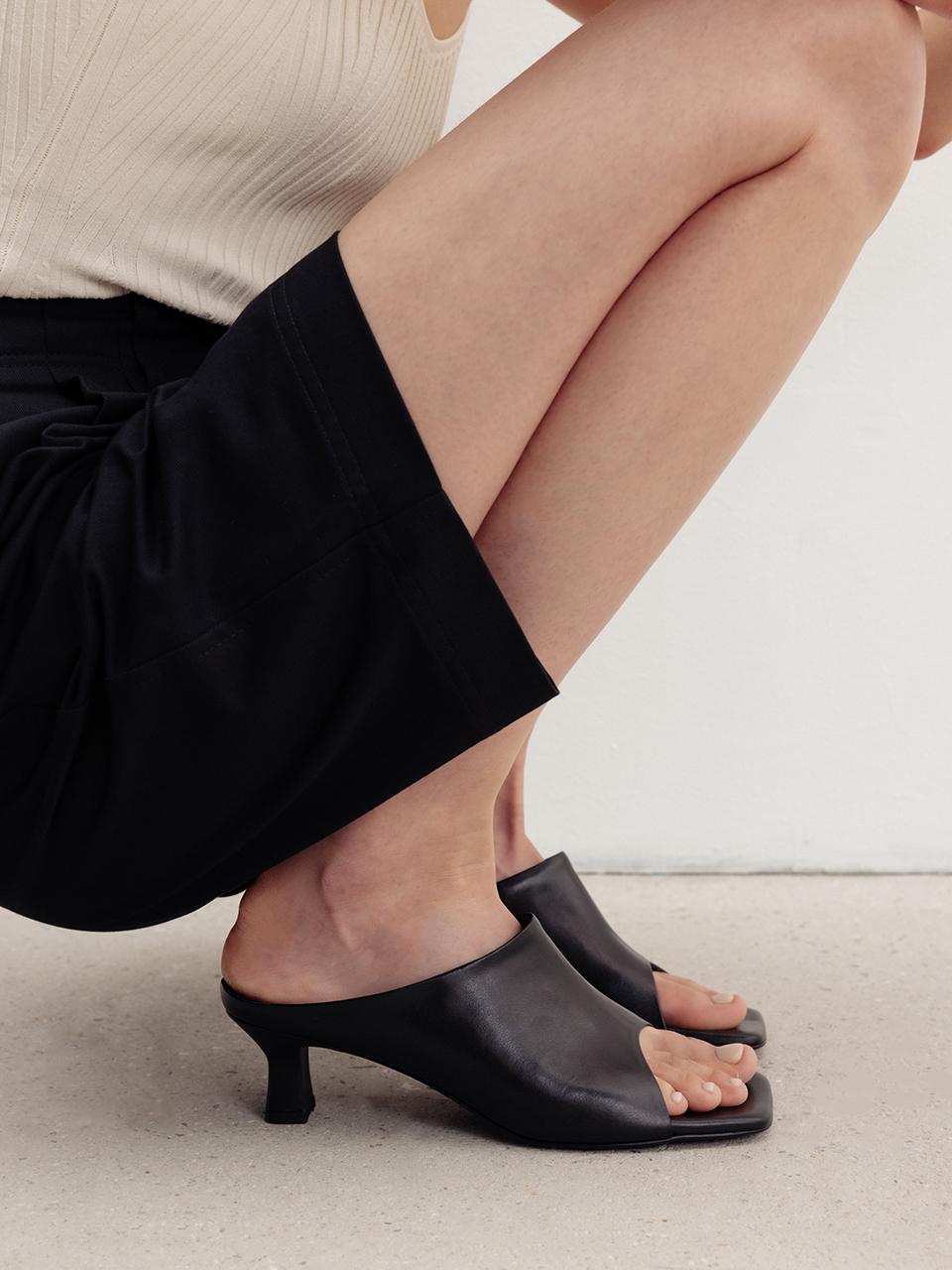 Loiret Lir 568 Heeled Sandals (Black)