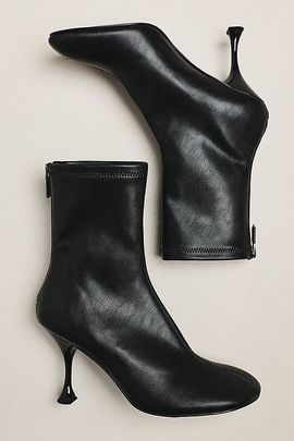 Lola Cruz Glove Round Toe Boots