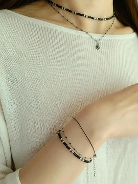 L’OMBRILLANT Black Beads Bracelet (2 Colors)