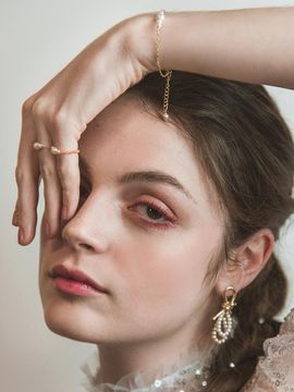 L’OMBRILLANT Crystal Embellished Pearl Ring [WHITE, RED]