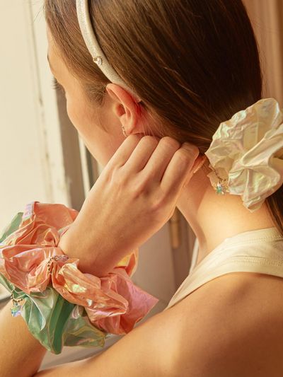 L’OMBRILLANT Fleur Pendant Scrunchie (3 Colors)