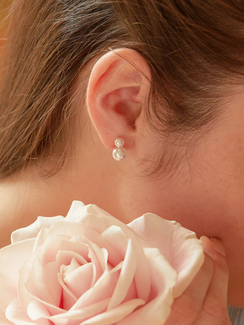 L’OMBRILLANT Kelly Pearl Earrings