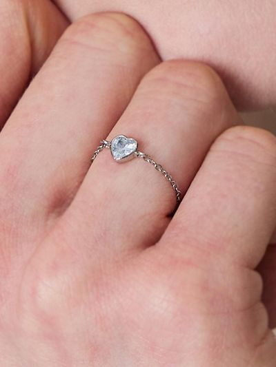 L’OMBRILLANT Petite Heart Cubic Ring