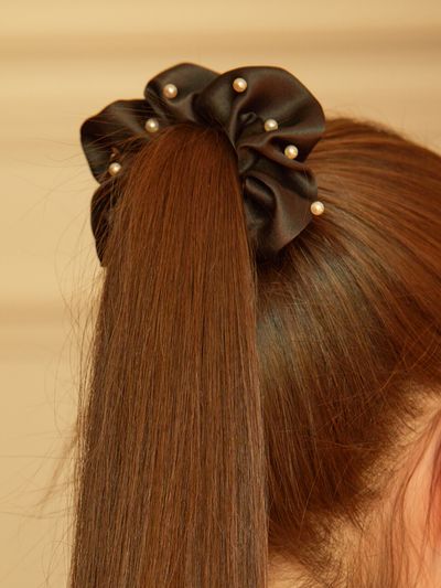 L’OMBRILLANT Satin Pearl Accent Scrunchi