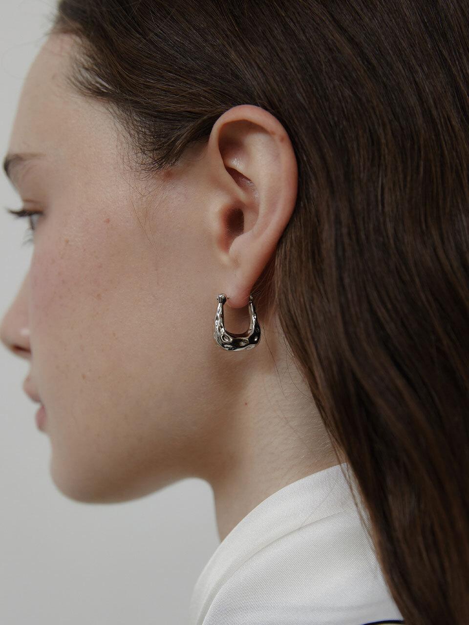 LOVE ME MONSTER Horse Hoof Earrings (L243MER030)
