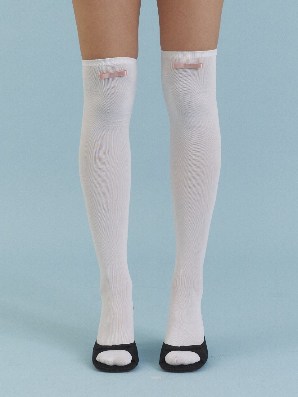 LOVE ME MONSTER Love Ribbon Over Knee Socks_White