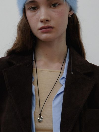 LOVE ME MONSTER Oyster Long Leather Necklace (L243MNK030)