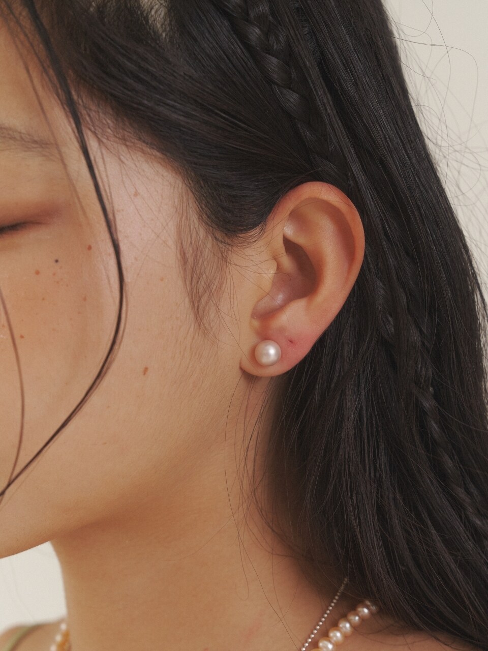 LOVE ME MONSTER Pure Pink Pearl Earrings