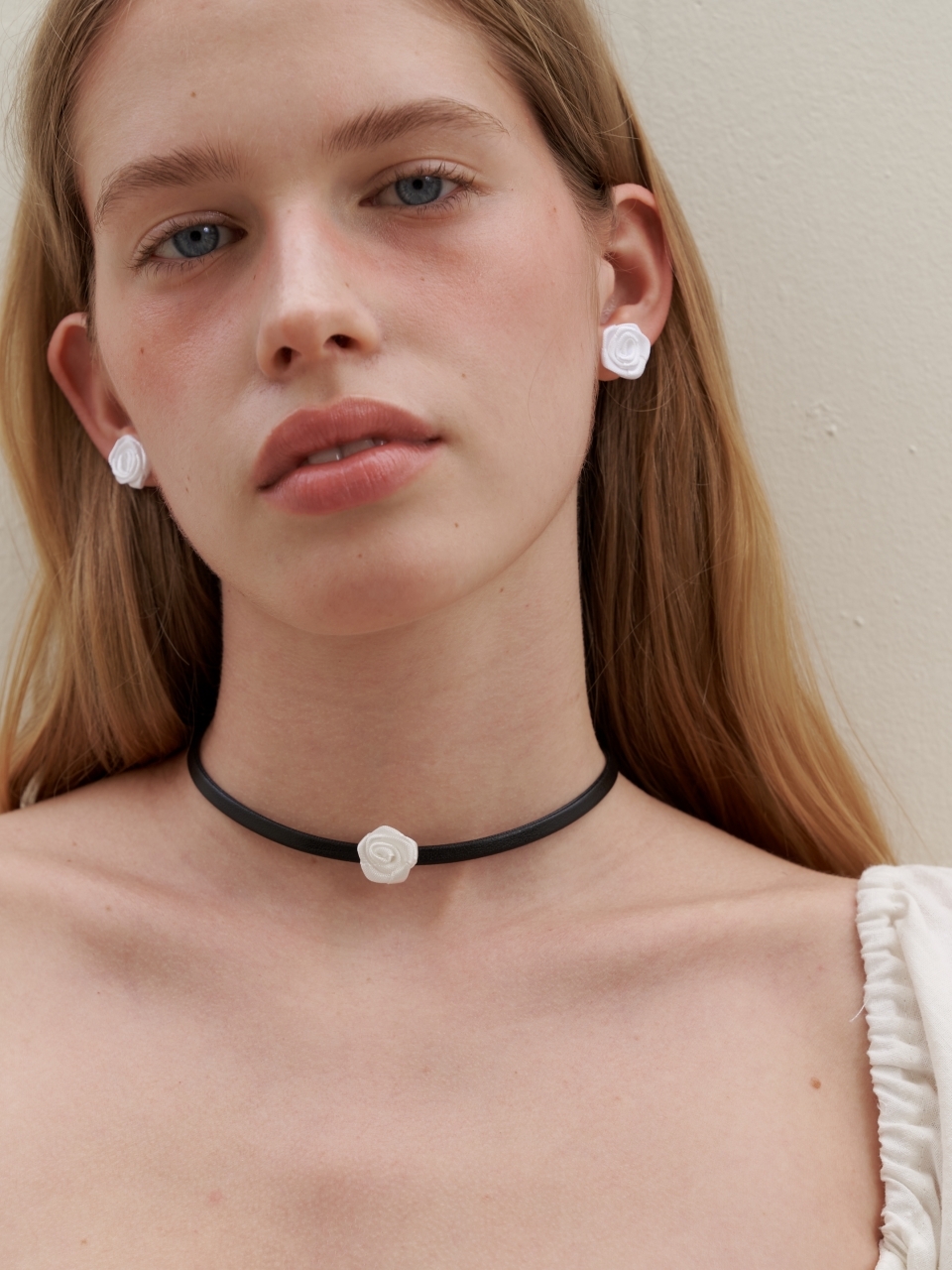 LOVE ME MONSTER Rose Leather Choker