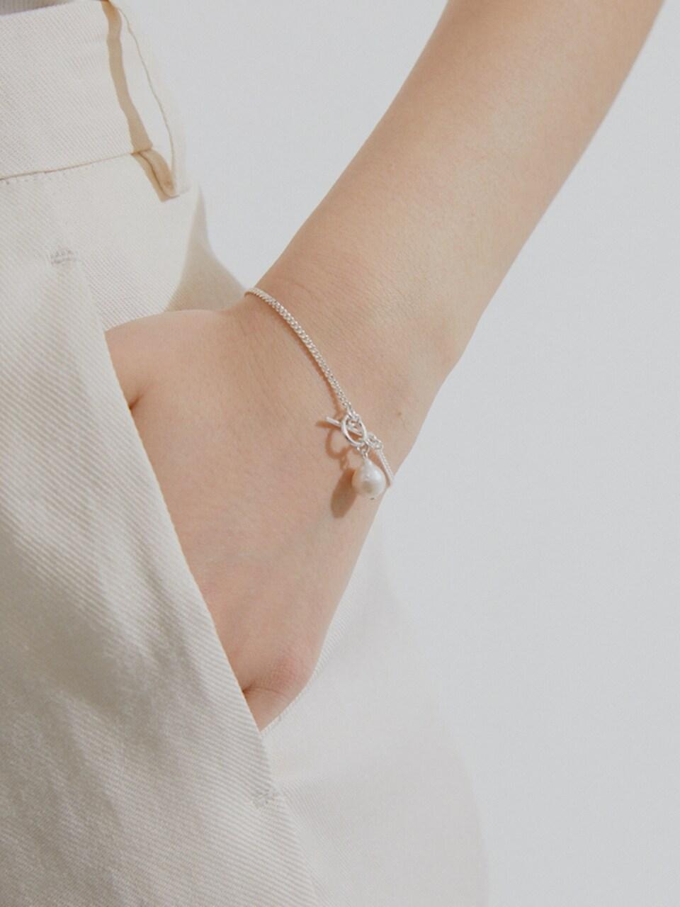 LOVE ME MONSTER Silver Pearl Toggle Bracelet