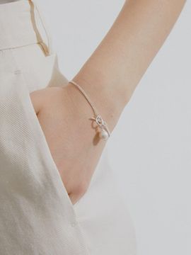 LOVE ME MONSTER Silver Pearl Toggle Bracelet