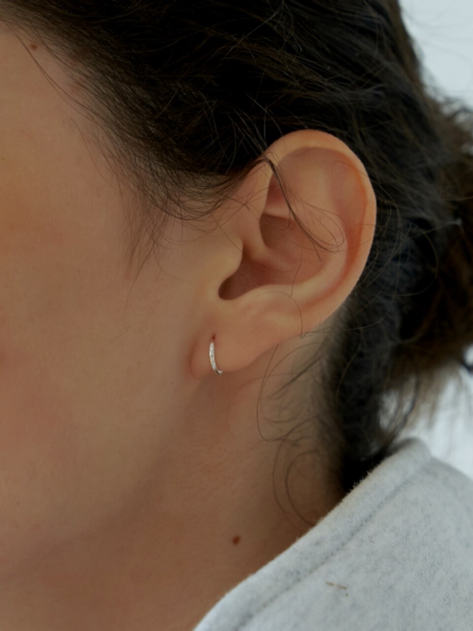 LOVE ME MONSTER [Silver] Tiny Ring Earrings